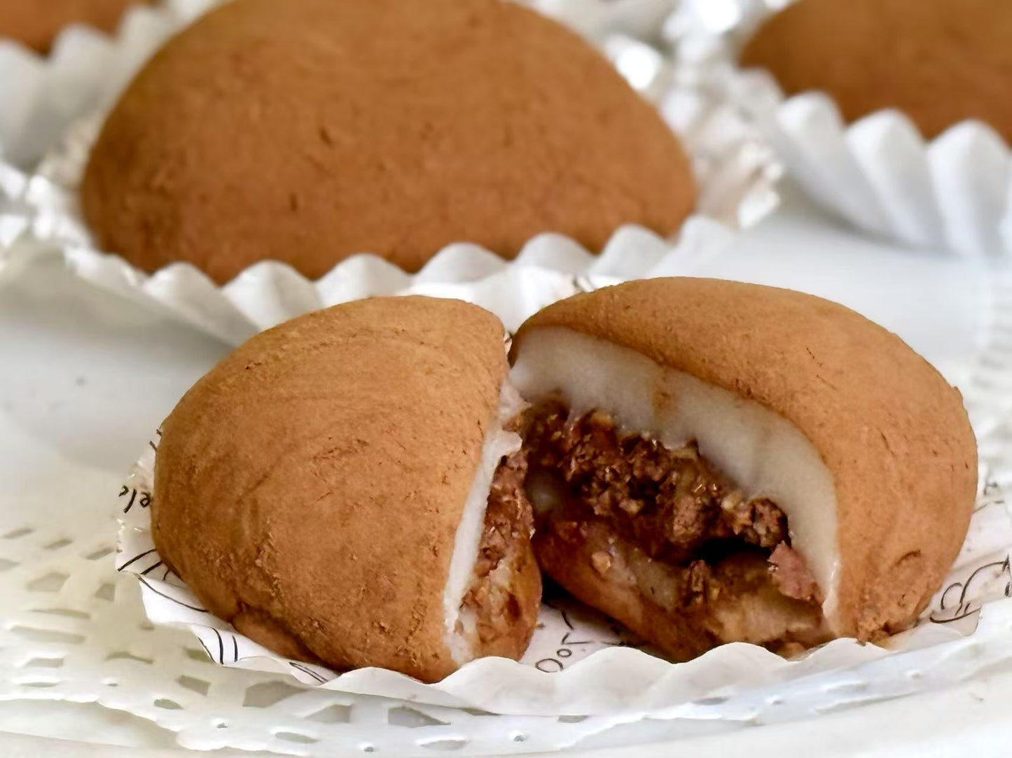 Ferrero Rocher Hazelnut Chocolate Mochi                                金莎朱古力糯米糍